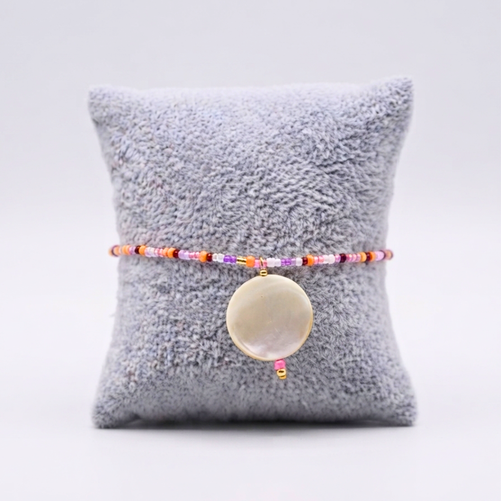 Seashell Sunset Thread – Mother of Pearl Pendant Seed Bead Stretch Bracelet⁠