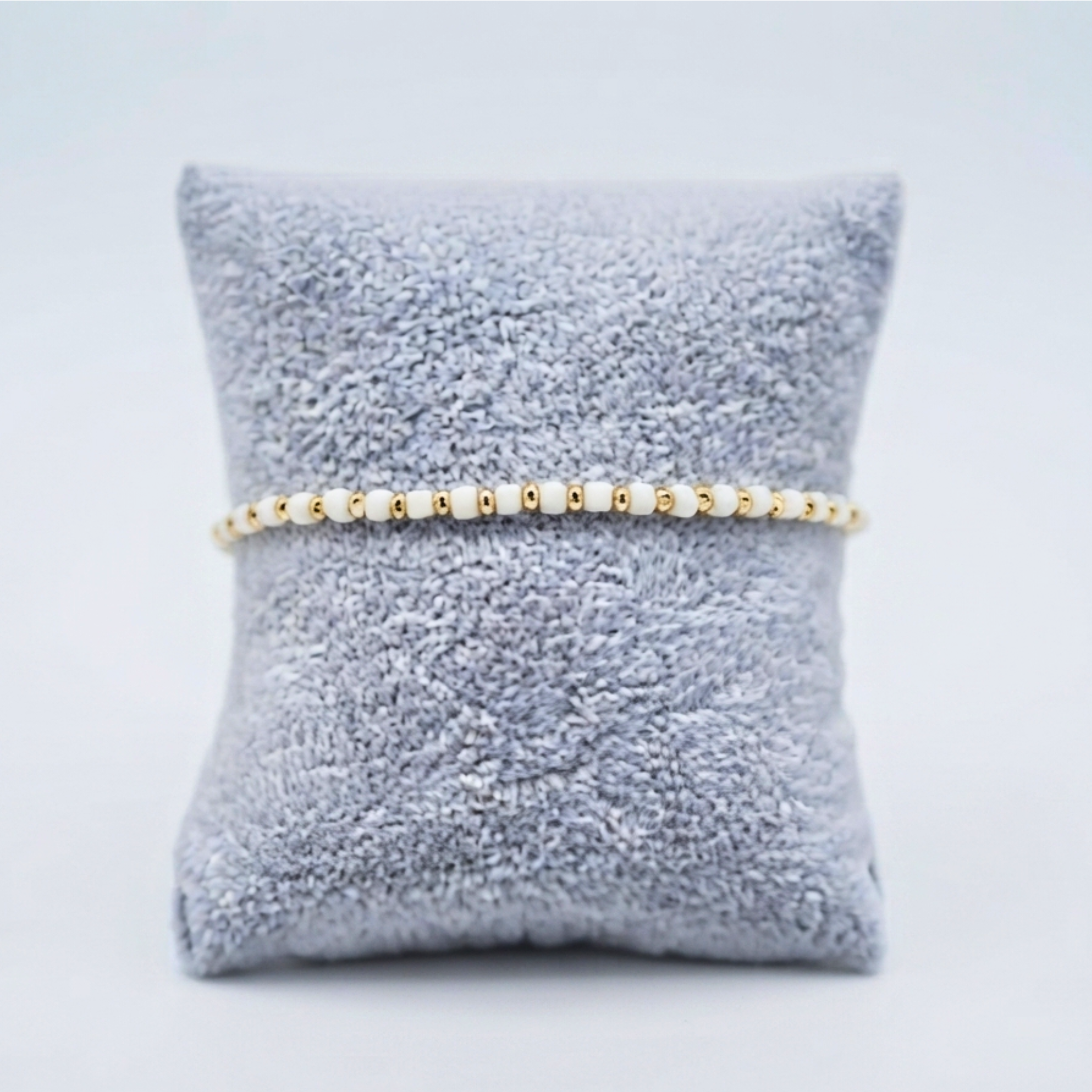 Gilded Geo Shimmer Cube Bracelet – Glass Bead & Gold Accent Strand⁠